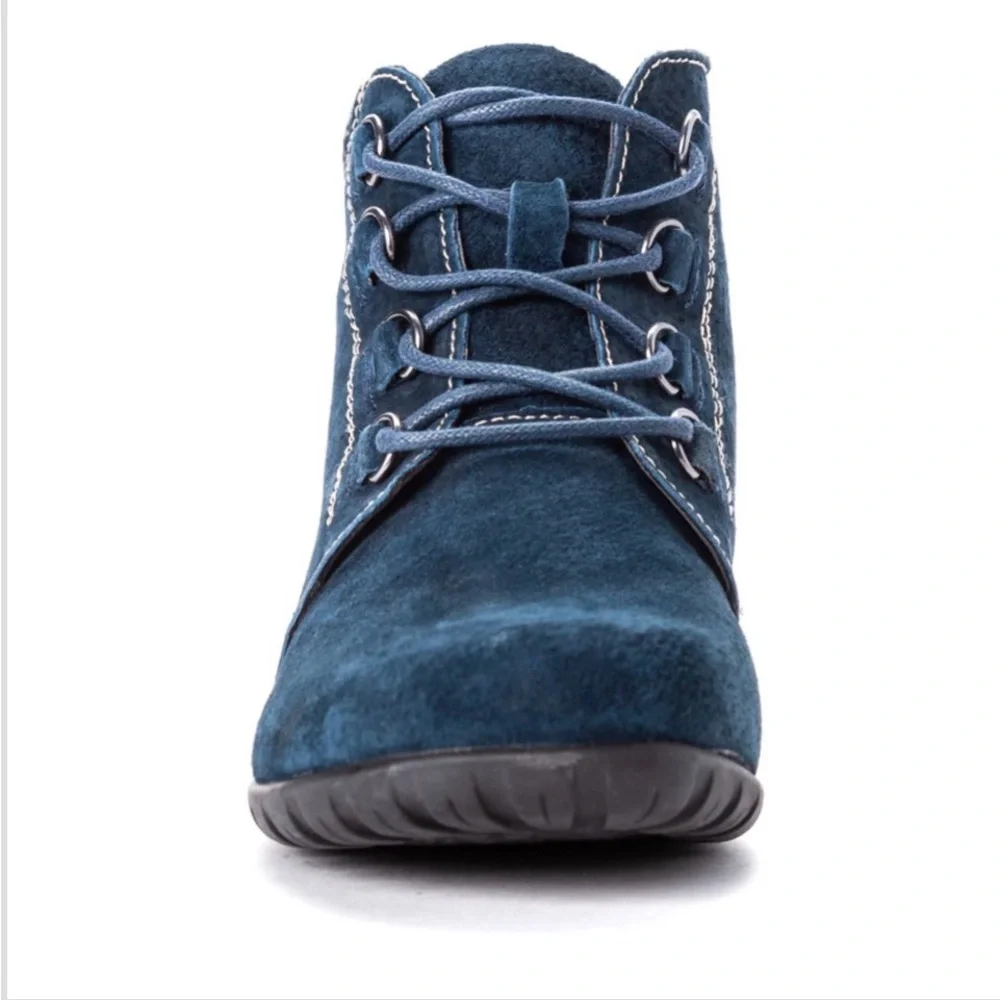 Propet Delaney Navy Suede Water Resistant Ankle Boots size 6 N (AA)